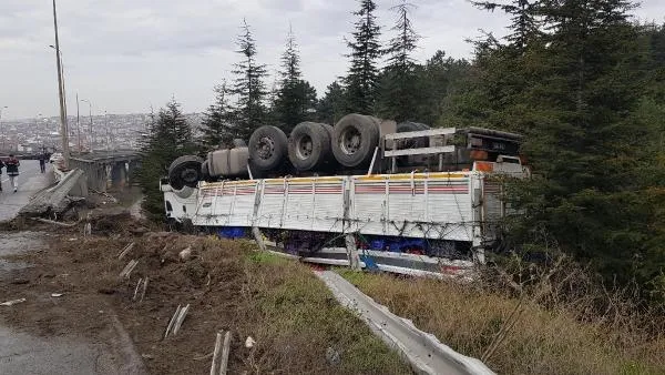 TEM Otoyolu Kocaeli geçişinde araçlar birbirine girdi: 11 yaralı-4