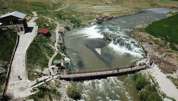 Van'ın Muradiye ilçesinde güvenlik güçleri uçan balıklar için seferber oldu-4