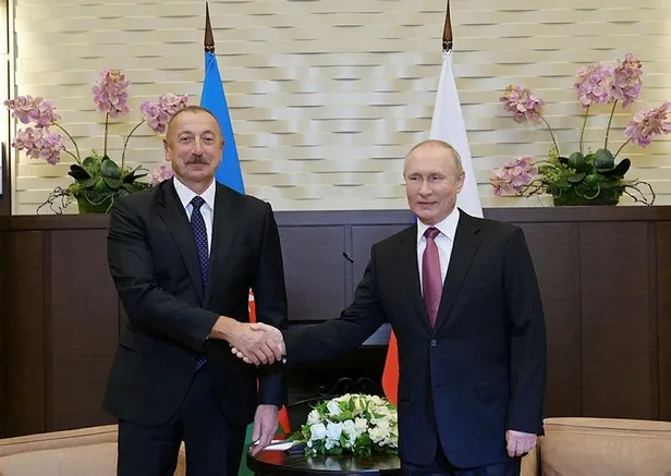 aliyev-putin-ve-pasinyanin-gorusmesi-sonrasi-ortak-bildiri-azerbaycan-ve-ermenistan-sinirlarinin-tekrar-belirlenmesi-icin-1637962867834.jpeg