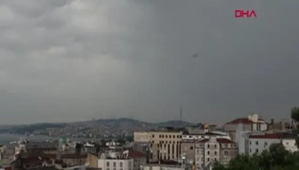 Çamlıca TV kulesine düşen yıldırım kamerada
