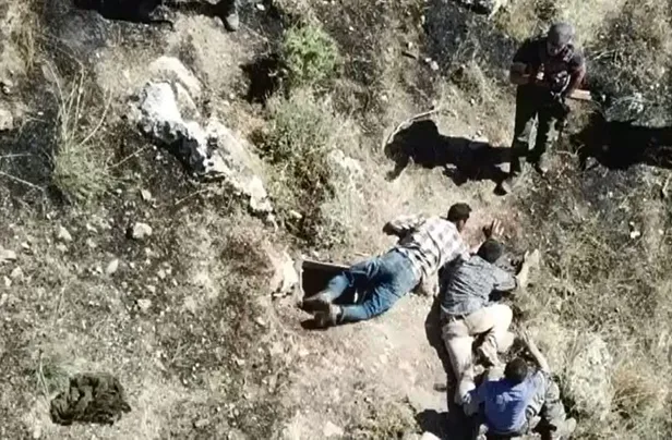 Son dakika haberi: Batman'da teröristlerin teslim olma anı kamerada!-4