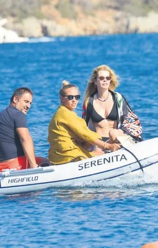 Güzel oyuncu Begüm Kütük, Bodrum'u salladı