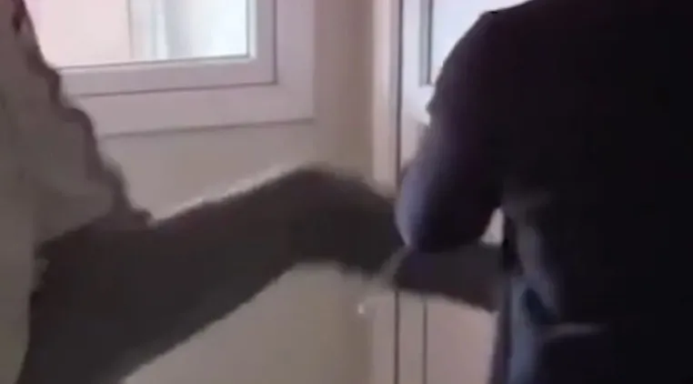 1785087445675.jpeg CHP Düzce İl Başkanlığı'nda olaylı gün! Özel ve İmamoğlu'nun pankartları yırtıldı-3