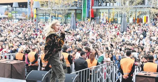 Her konserinde izdiham yaratan Aleyna Tilki kural bozmadı