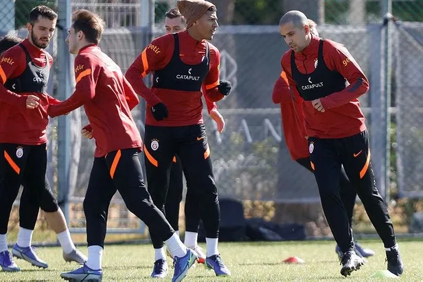 Galatasaray’da kritik Alanyaspor maçı öncesi şok gelişme! Antalya'da kumar oynadı, nargile içip alem yaptılar-4