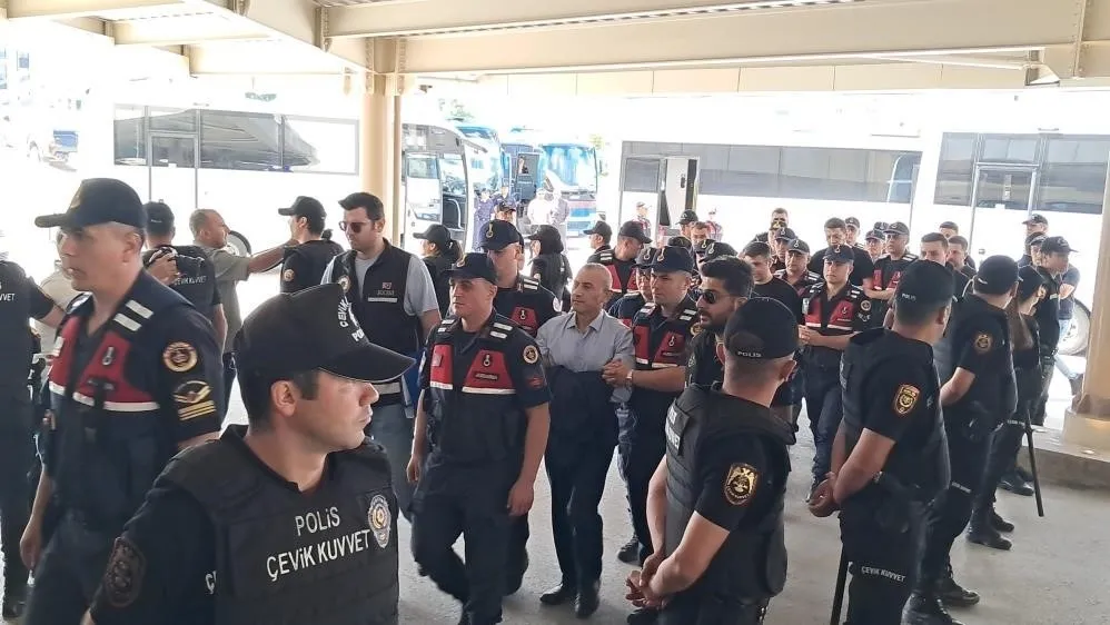 gulistan-doku-dosyasinda-5-dalga-operasyon-akin-gurlek-duyurdu-10-supheli-gozaltinda-1787990588916.jpeg Gülistan Doku dosyasında 5. dalga operasyon! Su altında intihar süsü ve delil karatma: Balık adam Gürkan Gürdal tutuklandı-6