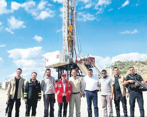 terorun-kokunun-kazindigi-katodan-mujdeler-yolda-petrol-denizi-gibi-1688534710662.jpg Terörün kökünün kazındığı Kato'dan müjdeler yolda: Petrol denizi gibi...! 40 yıldır girilmeyen 36 köy yerleşime açılıyor-4
