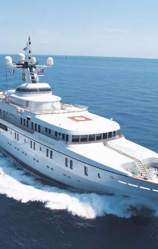 Dünyaca ünlü isimler yatlarını Bodrum'a demirledi