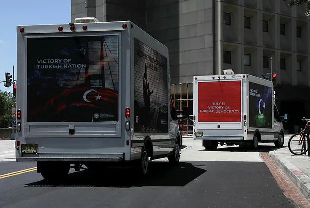 FETÖ elebaşının Pensilvanya'daki çiftliğinin önünde 15 Temmuz protestosu-4