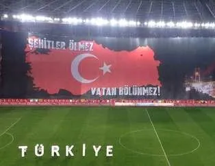 Türkiye-Kosova maçında tüyleri diken diken eden pankart!