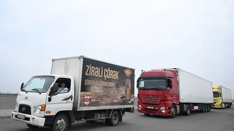 azerbaycan-karabagdaki-ermenilere-insani-yardim-gonderdi-ermeniler-kenti-atese-verdi-hedef-tahtasina-oturan-pa-1695459573121.jpeg Azerbaycan Karabağ'daki Ermenilere insani yardım gönderdi! Ermeniler kenti ateşe verdi: Hedef tahtasına oturan Paşinyan A ve B planını açıkladı! İşte bölgeden son durum-6