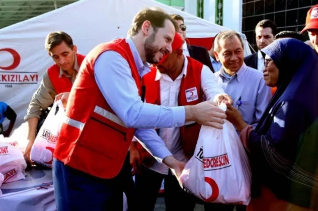 Bakan Albayrak'tan Endonezya'daki felaketzedelere yardım eli