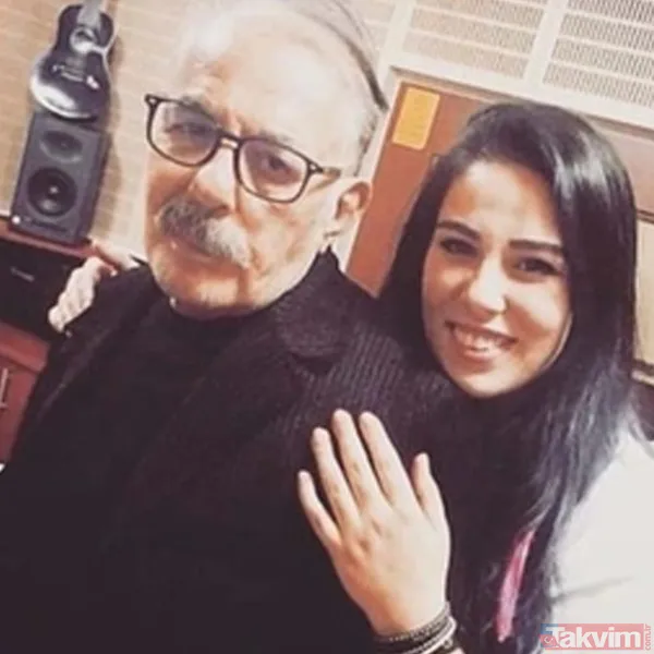 Söz konusu görüntülerde; Tuğçe Tayfur, 'Ferdi Tayfur ile Boynu Bükük Şarkılar' programında doğum gününü kutlayan babasını yalnız bırakmadı.