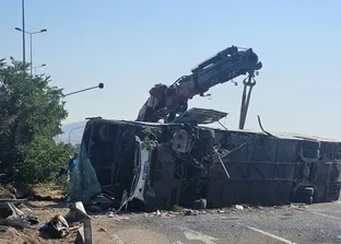 Kayseri’de yolcu otobüsü devrildi: 1 ölü 24 yaralı