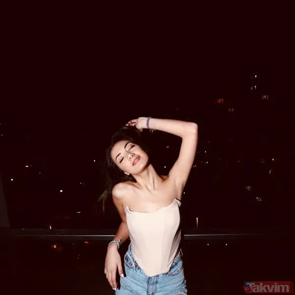 Barış Arduç ve Gupse Özay'ın kızları Jan Asya'ya bakın! Çeşme'de denizin keyfini böyle çıkardılar... - 22