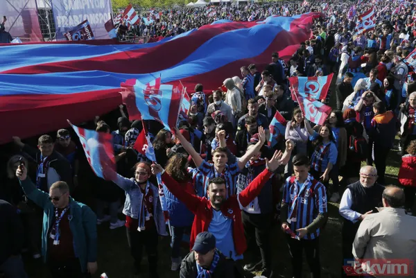 Yenikapı'da bordo-mavi coşku! Trabzonspor taraftarından ışık şov - 1
