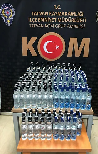 Bitlis'te 703 şişe sahte içki ele geçirildi!