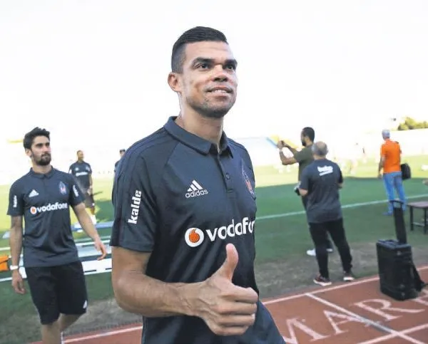 Q7&Pepe Betis önünde forma giyecek