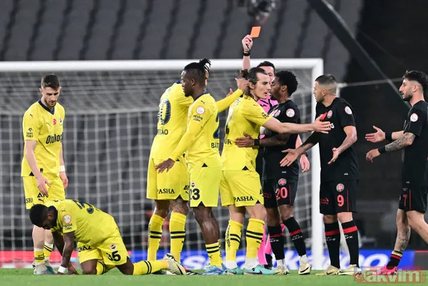 Fatih Karagümrük - Fenerbahçe maçında penaltılara müdahale VAR! Narciso iki pozisyon izletti Numanoğlu iptal etti - 6