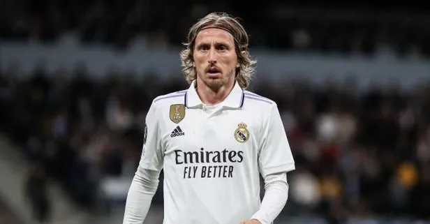 Modric imzayı atıyor