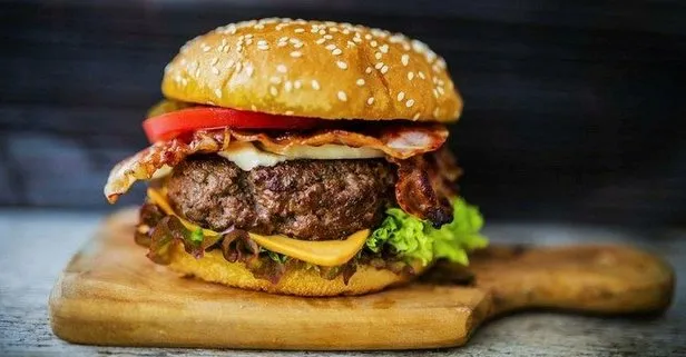 Hamburger erkekleri üzer