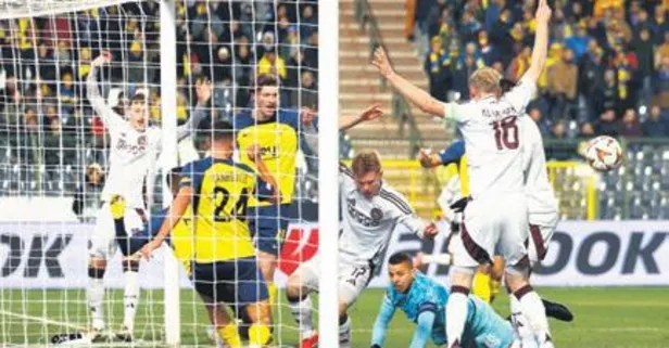 Ajax 2 golle kazandı son 16’ya göz kırptı!