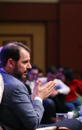 Bakan Berat Albayrak gençlerle buluştu