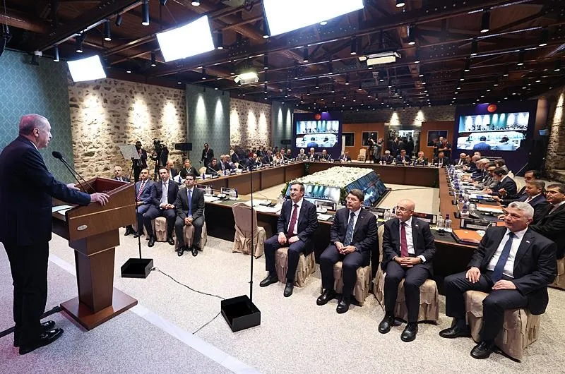 Dolmabahçe'de yatırım zirvesi! Başkan Erdoğan'dan yatırımcıya güven muhalefete ayar: Erken seçim yok | Enflasyon kontrol altında-10