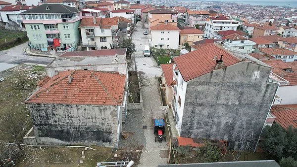 yalovada-bir-mahalle-diken-ustunde-dayanamayan-baska-yere-kaciyor-1646308903034.jpg Yalova'da bir mahalle diken üstünde! Dayanamayan başka yere kaçıyor-4