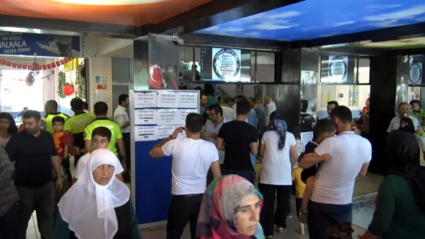 Avcılar'da 18 bin 450 seçmenli okulda büyük kalabalık-5