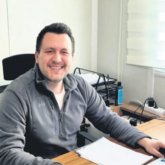 Kırmızı bülten tutsak etti