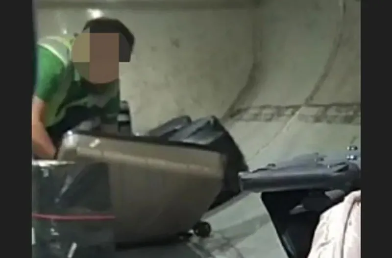 unlu-havayolu-sirketinde-buyuk-skandal-yolcular-esyalarini-caldilar-1720593020584.jpeg Ünlü havayolu şirketinde büyük skandal: Yolcuların eşyalarını çaldılar-8