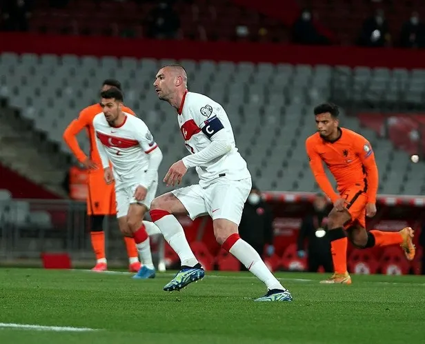 hollanda-karsisinda-hat-trick-yapan-burak-yilmaz-konustu-bu-guzel-takima-her-sey-yakisiyor-1616615173861.jpeg