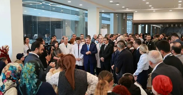 Bakan Fahrettin Koca tedavi gören madencilerin yakınlarıyla bir araya geldi