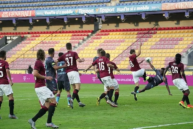Sparta Prag 2-2 Trabzonspor | MAÇ SONUCU-3