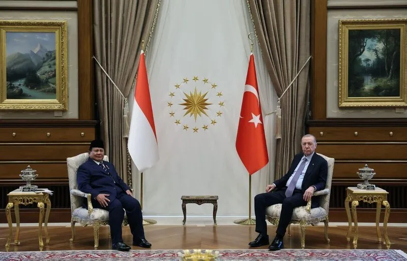 Başkan Recep Tayyip Erdoğan, Endonezya Cumhurbaşkanı Prabowo Subianto'yu Cumhurbaşkanlığı Külliyesi'nde bir araya geldi. (AA)