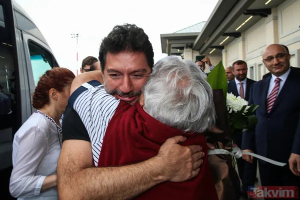 Aylar sonra Türkiye'ye dönen Hakan Atilla'nın karşılanmasında duygu dolu anlar yaşandı - 18