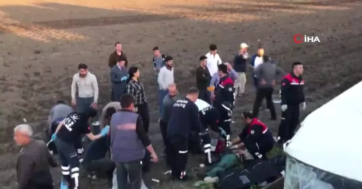 Adana Da Feci Kaza Isci Servisi Sarampole Devrildi 3 Olu 14 Yarali Videosunu Izle Takvim Tv