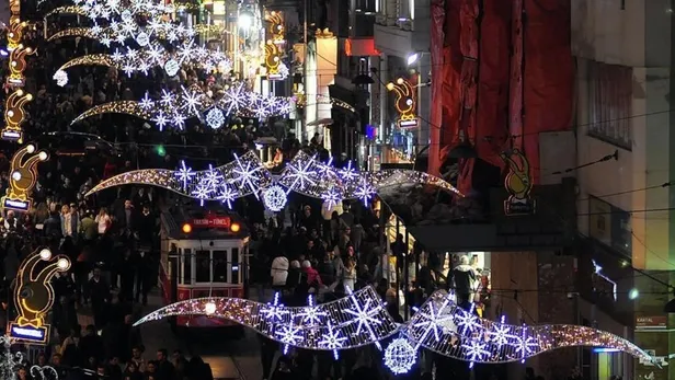 yilbasina-sayili-gunler-kaldi-yilbasinda-sokaga-cikma-yasagi-var-mi-olacak-mi-31-aralik-1-ocak-sokaga-cikma-yasagi-kac-gun-1639469133227.jpg 31 Aralık 1 Ocak sokağa çıkma yasağı kaç gün? Yılbaşına sayılı günler kaldı! Yılbaşında sokağa çıkma yasağı var mı, olacak mı?-3