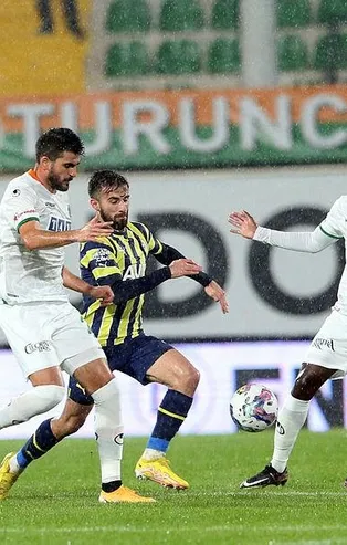Fenerbahçe hazırlık maçında Alanyaspor'u 4-2 mağlup etti! Jesus'un ikinci yarı 10 oyuncu değiştirmesi dikkat çekti