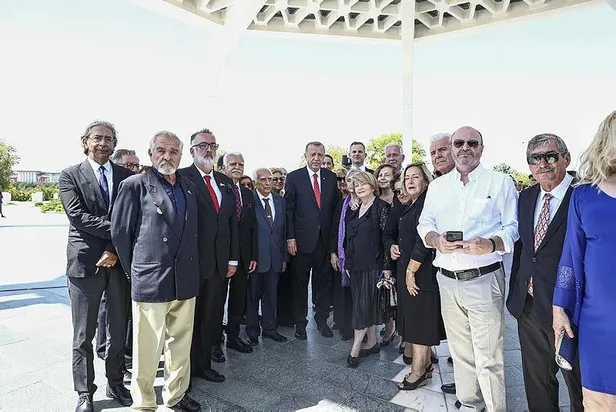 Başkan Erdoğan Anıtkabir Özel Defteri'ni imzaladı! 30 Ağustos Zafer Bayramı'nda bir ilk: Devlet Mezarlığı'na ziyaret-12