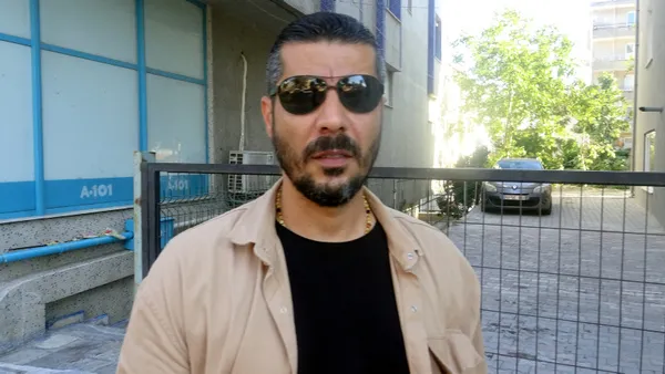 kizina-uyusturucu-sattigini-iddia-eden-genci-once-doven-baba-ardindan-polise-teslim-etti-1659511419072.jpg Kızına uyuşturucu sattığını iddia eden genci önce döven baba ardından polise teslim etti-8