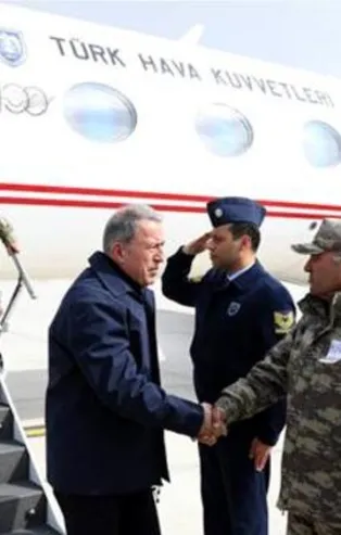 Son dakika... Bakan Akar ve komutanlar sınırda