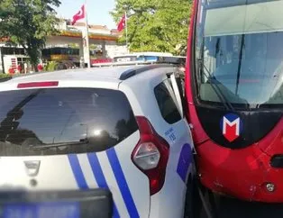 Polis aracı ile tramvay çarpıştı!