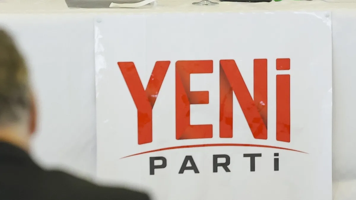 Yeni Parti'de "film fırıldak" logo ayağa dolandı: Yarışma yapılacak kurultayda değişecek