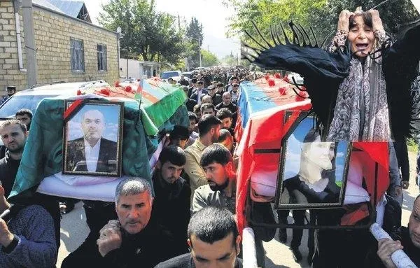 Ermenistan sivilleri hedef aldı: Anne ve babalarını toprağa veren çocuklar Azerbaycan'ı yasa boğdu-3