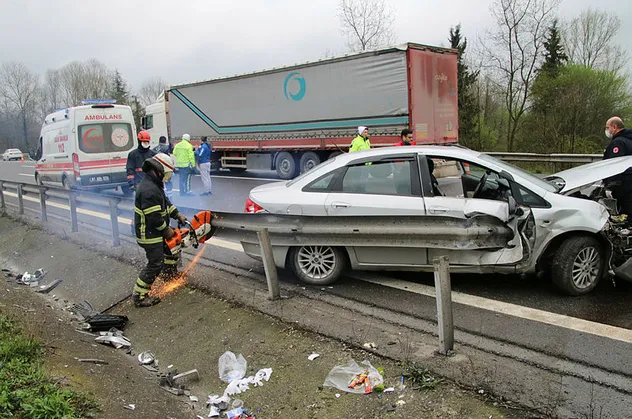 Düzce'de feci olay! Kazaya bakarken kaza yaptı