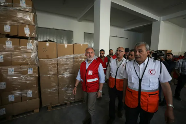 turk-kizilay-genel-baskani-kerem-kinik-gazzede-lojistik-merkezinin-acilisina-katildi-en-buyugu-1624212219667.jpg