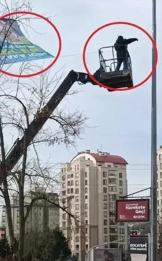 once-kadikoy-simdi-de-merter-chpnin-pankart-hazimsizligi-suruyor-bu-vandallik-31-martta-bitecek-1707842399112.jpeg Önce Kadıköy şimdi de Merter! CHP'nin pankart hazımsızlığı sürüyor: Bu vandallık 31 Mart'ta bitecek-3