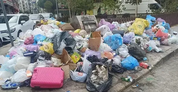 CHP bir kez daha çöpleriyle gündemde! Eylem bitti fakat çöpler hala duruyor!